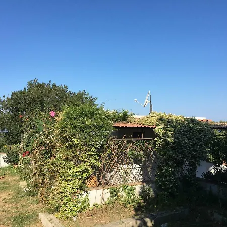 Eden Frait Bed & Breakfast 2*